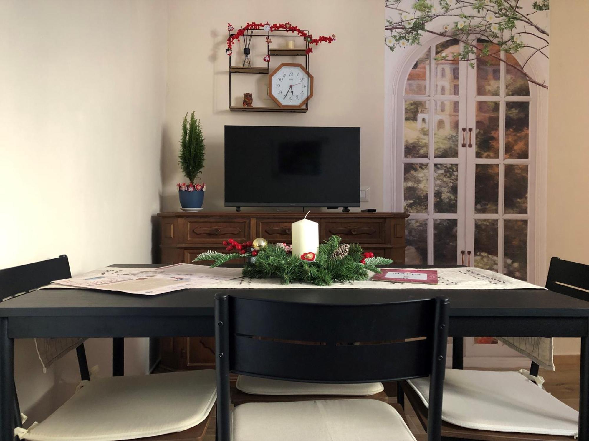 Casa Di Giose Con Garage Apartment คาปราโรลา ภายนอก รูปภาพ