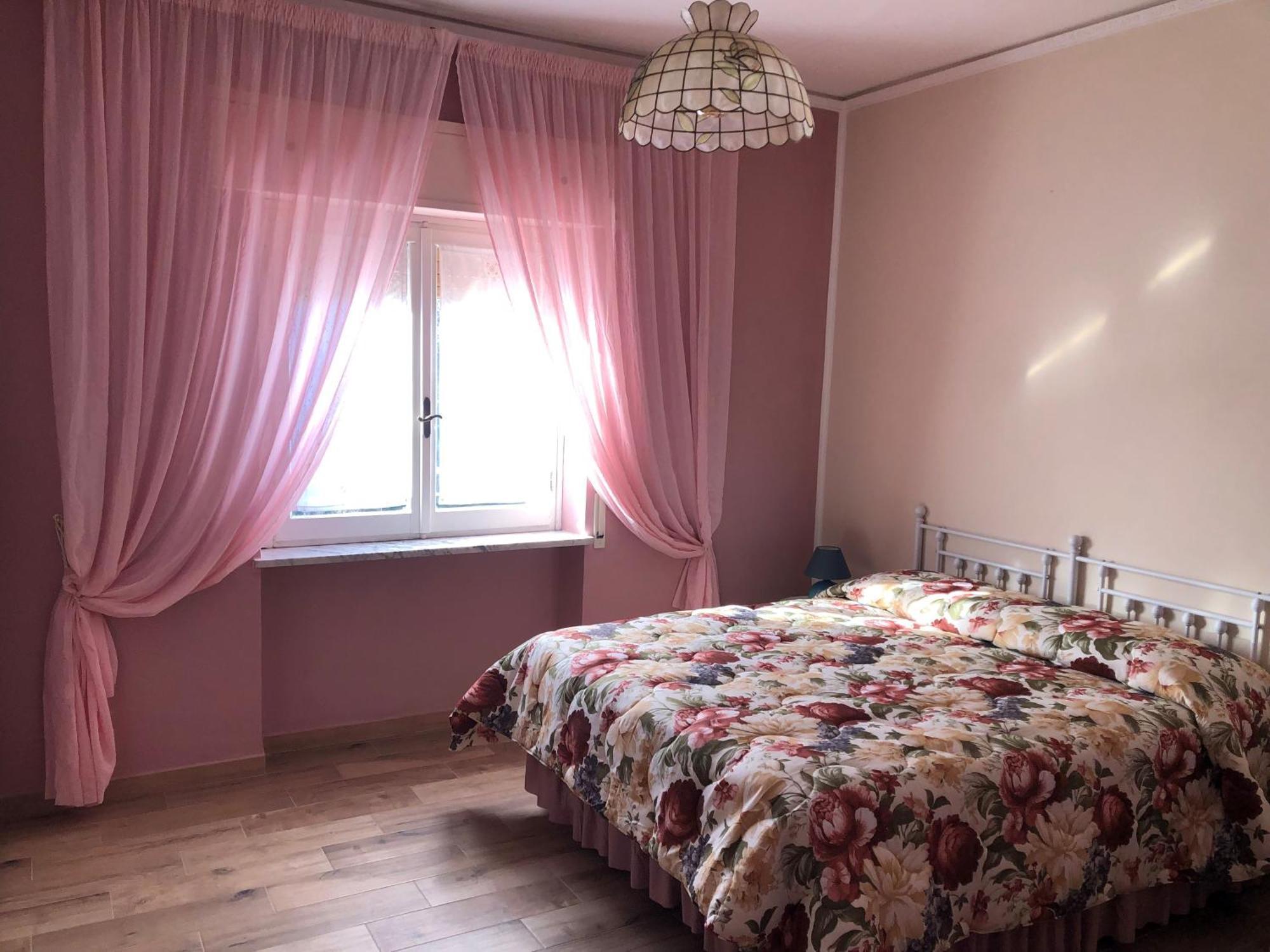Casa Di Giose Con Garage Apartment คาปราโรลา ภายนอก รูปภาพ